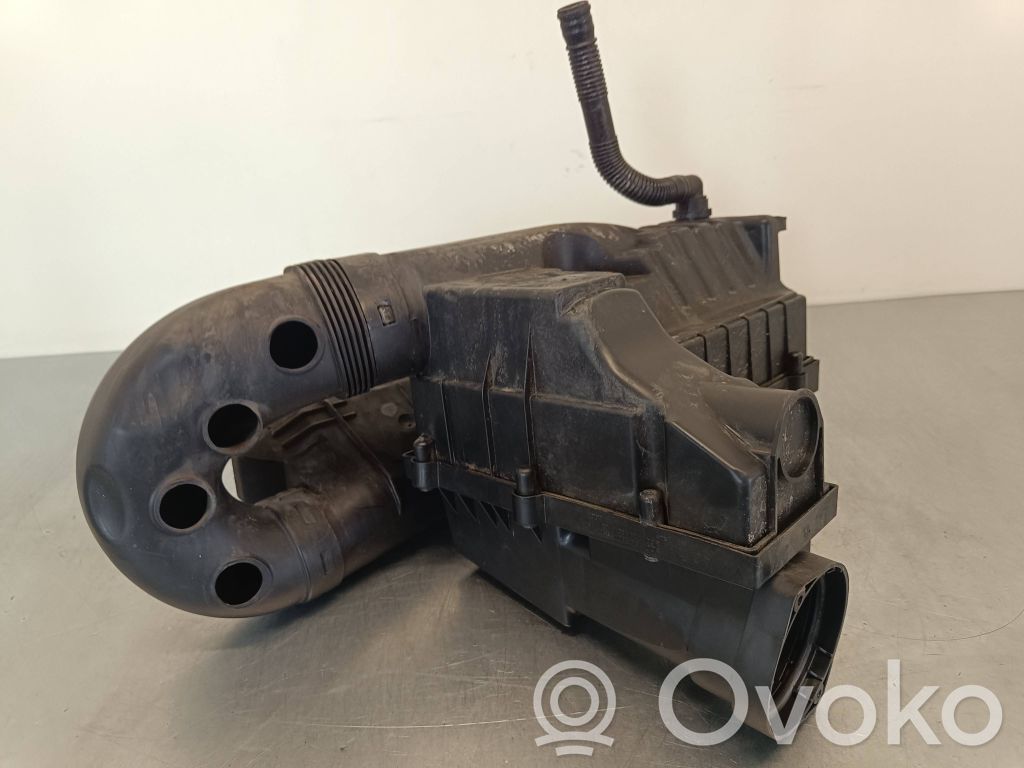Audi Q3 8U Air filter box 