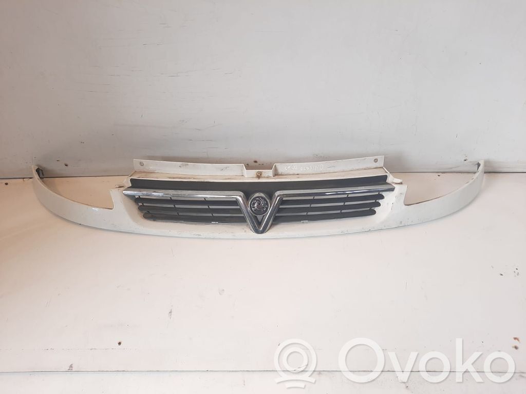 Opel Vivaro Front bumper upper radiator grill 