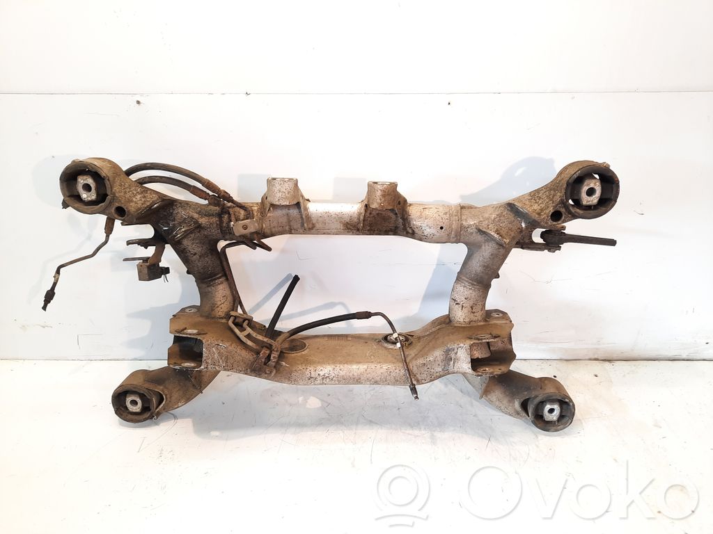 BMW 7 E65 E66 Galinis traversas 