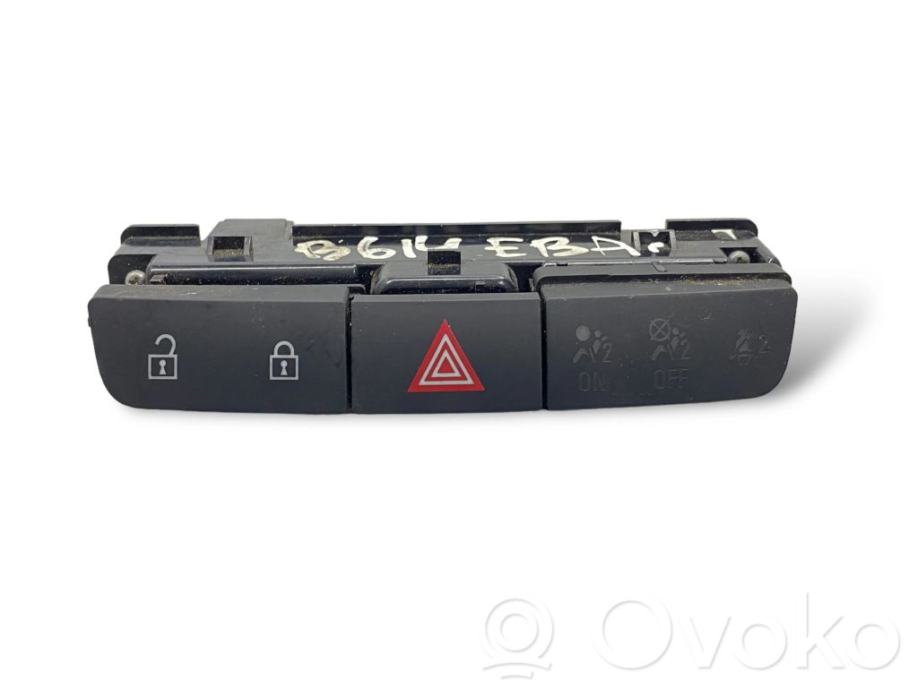 Opel Insignia A Avarinių žibintų jungtukas 