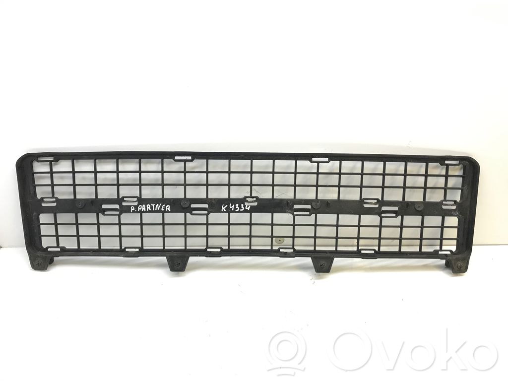 Peugeot Partner Front bumper lower grill 