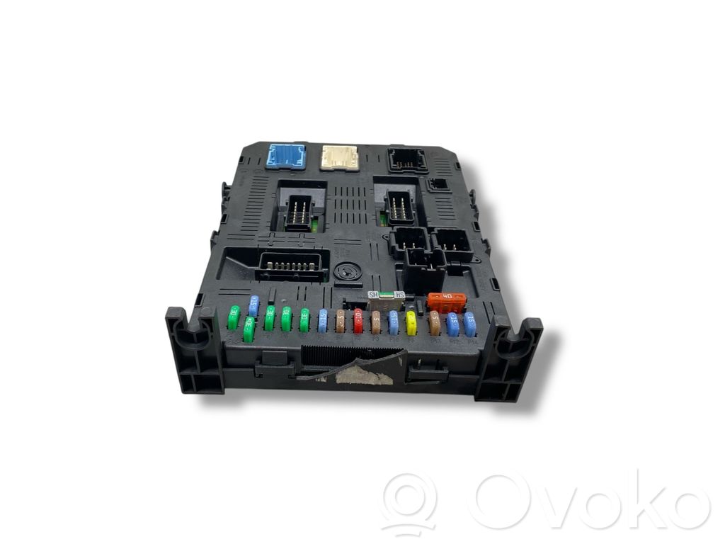 Peugeot 407 Module de fusibles 