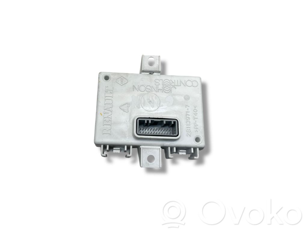 Renault Clio III GPS navigation control unit/module 