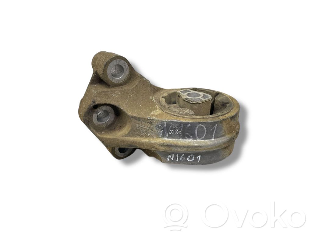 Chevrolet Captiva Engine mount bracket 
