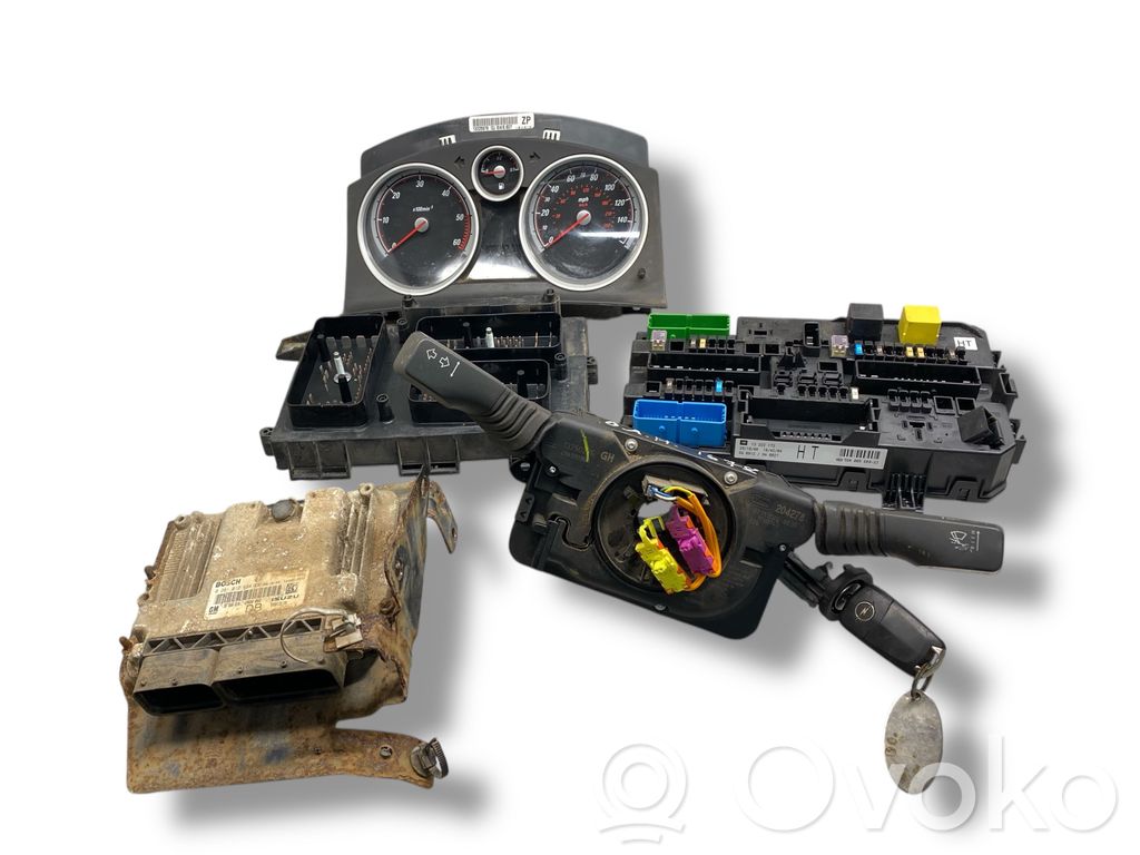 Opel Astra H Kit cu ECU motor și set închidere uși 