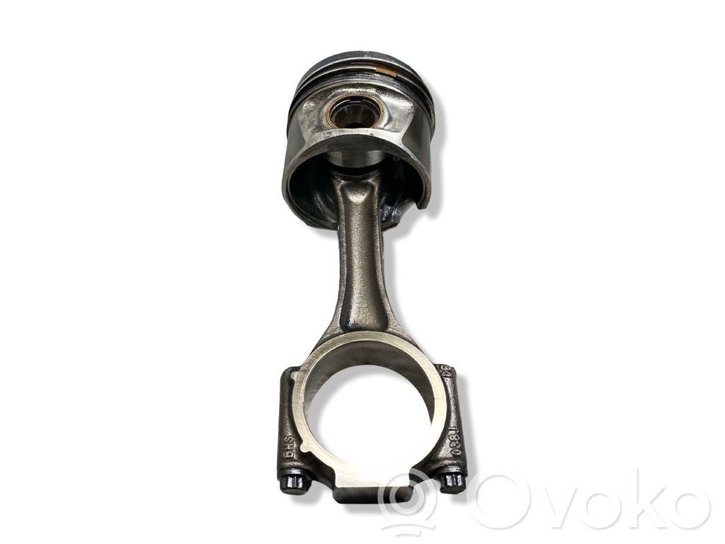 Mitsubishi Grandis Piston with connecting rod 