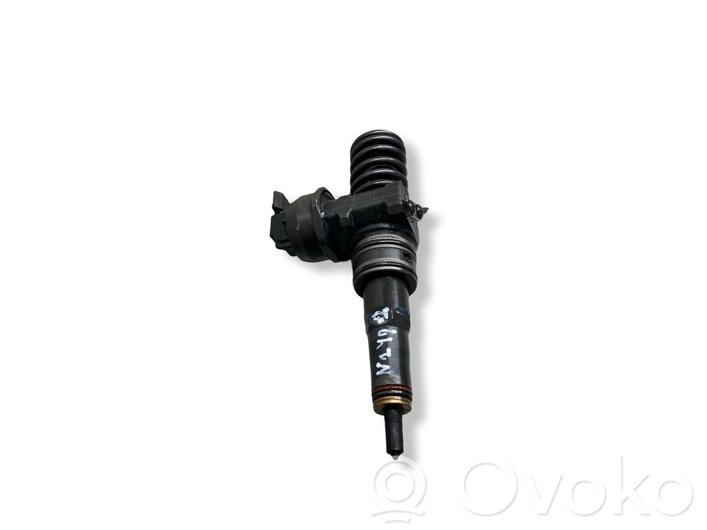 Volkswagen Golf V Inyector de combustible 