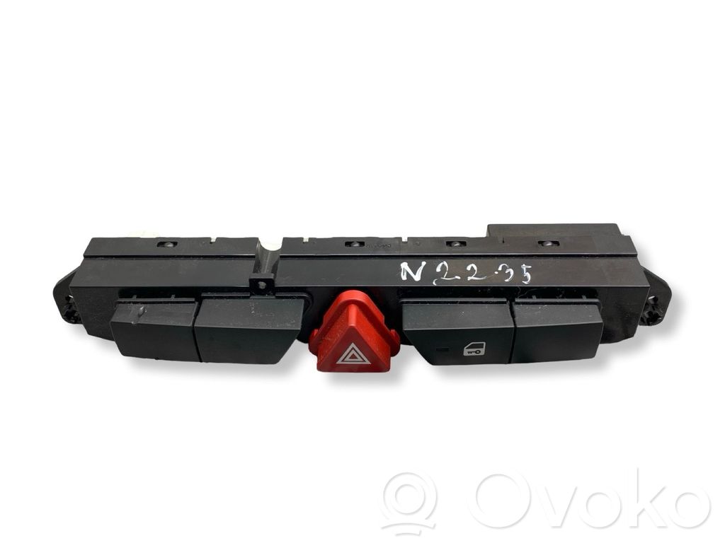 KIA Ceed Hazard light switch 