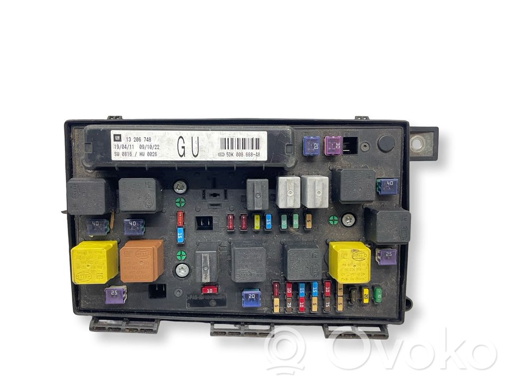 Opel Zafira B Fuse module 
