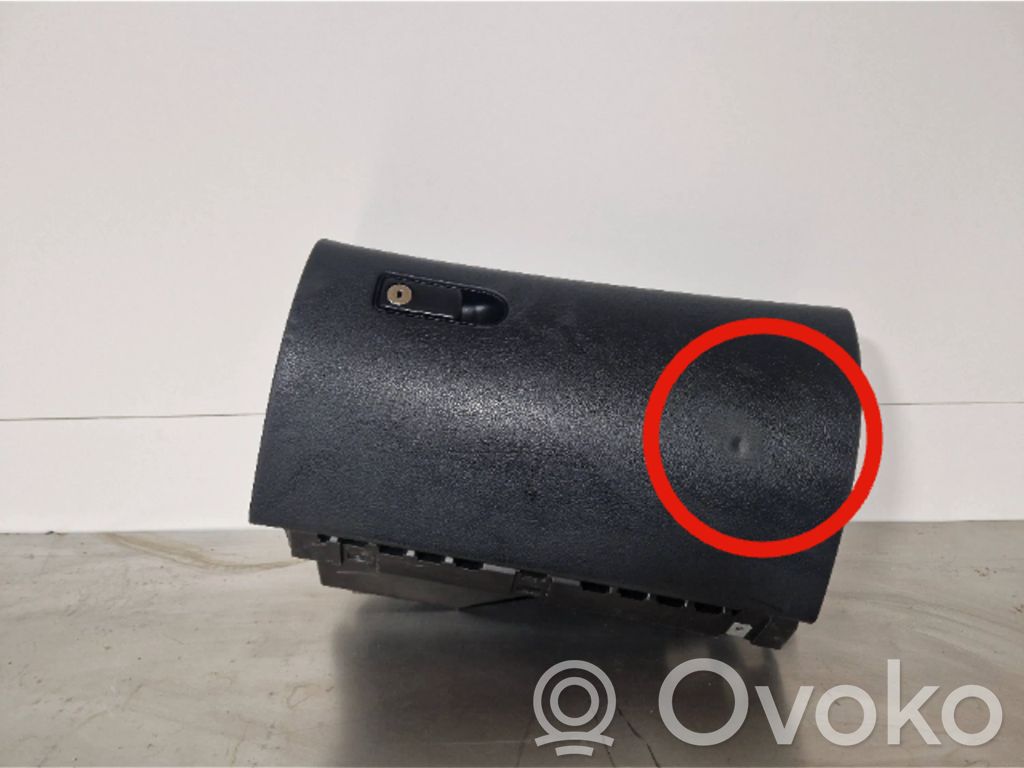 Mercedes-Benz C W205 Schowek deski rozdzielczej 