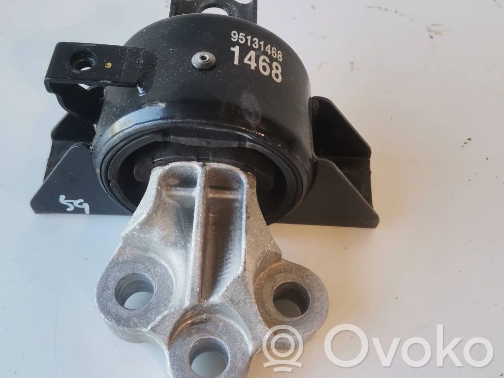 Opel Mokka X Engine mount bracket 