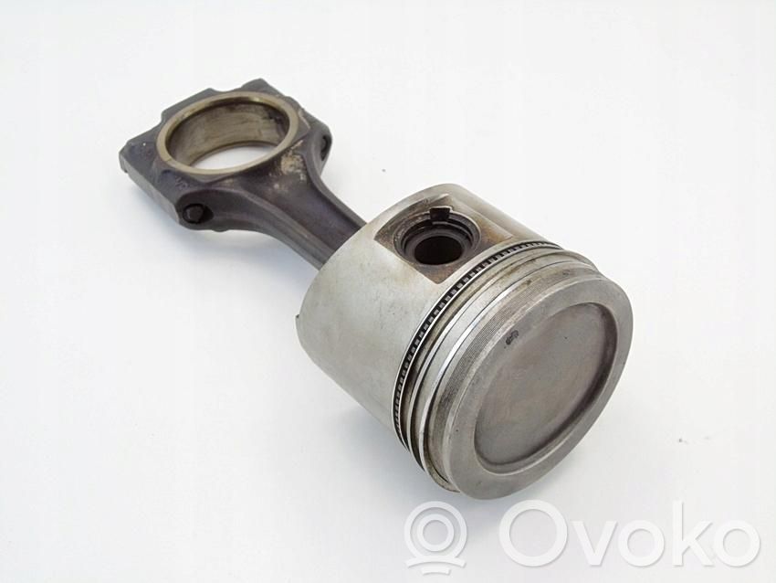 Audi 100 200 5000 C2 Piston with connecting rod 