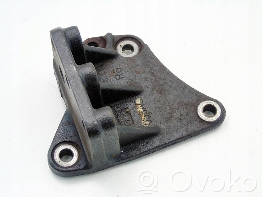 Engine mounting bracket   058AC