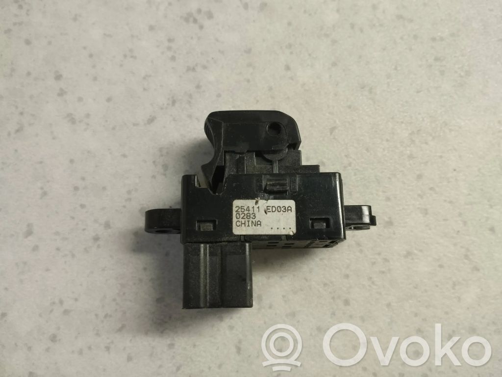 Nissan Navara D40 Electric window control switch 