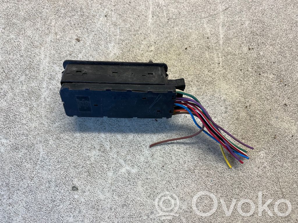 Land Rover Discovery Seat control switch 