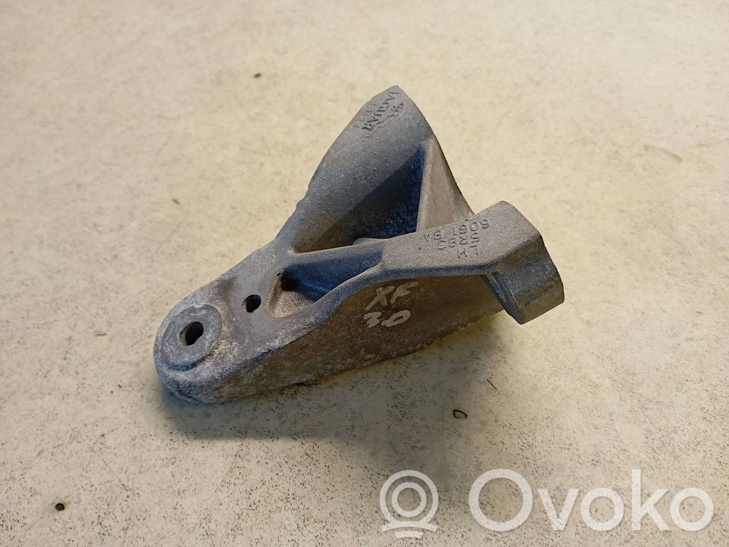 Jaguar XF X250 Engine mount bracket 