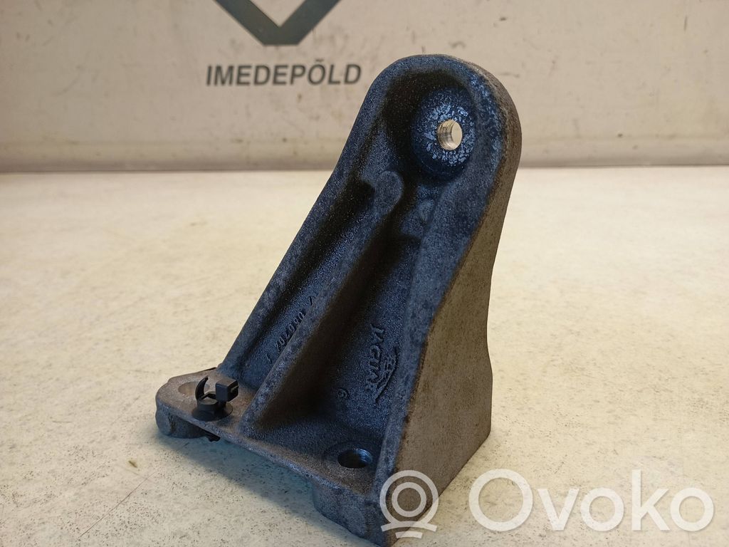 Jaguar S-Type Engine mounting bracket 