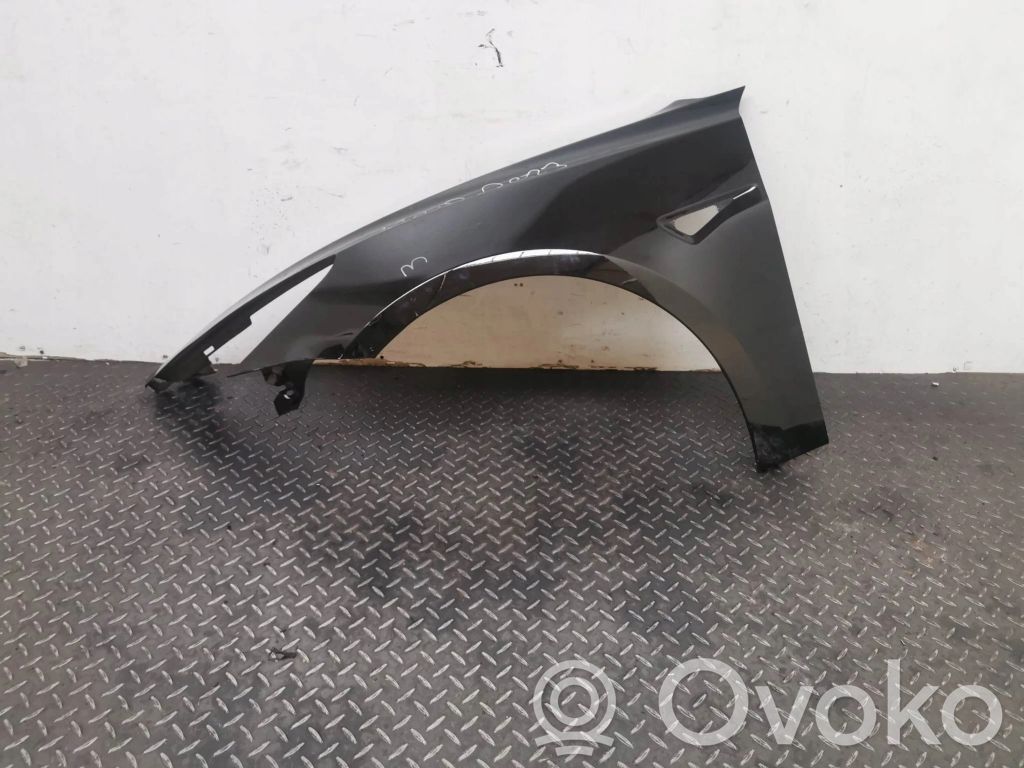 Tesla Model 3 Sparnas 