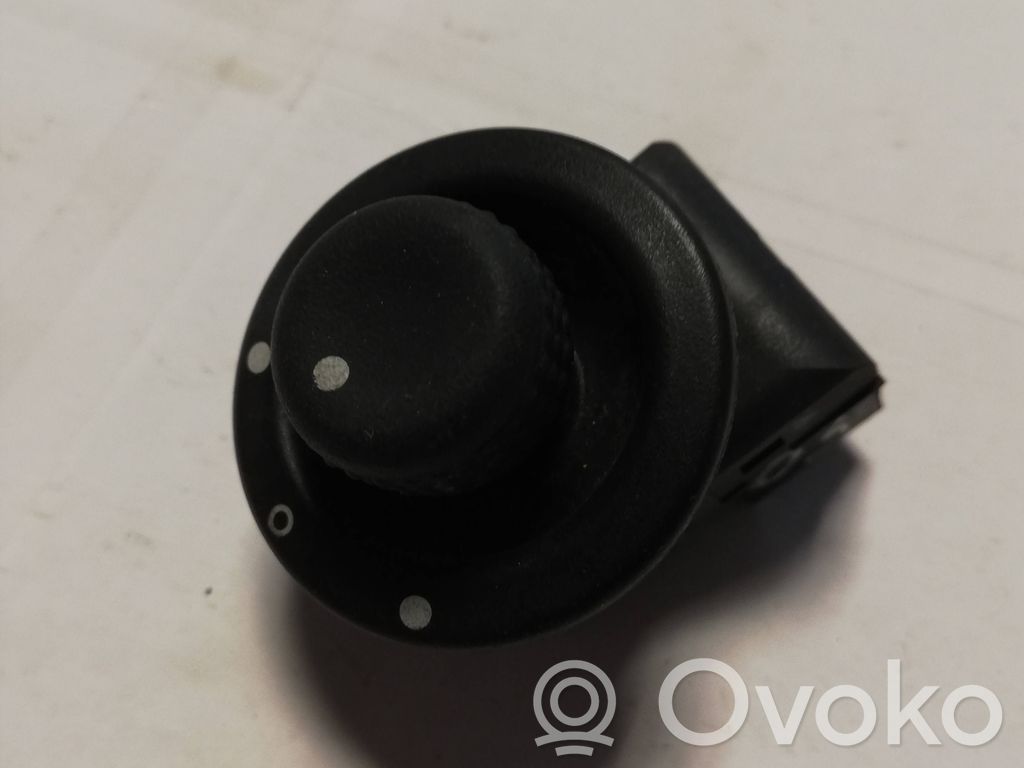 Renault Master II Wing mirror switch 