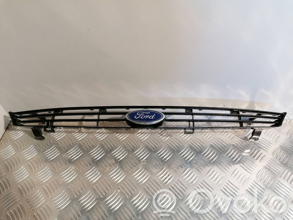 Ford Focus Front bumper upper radiator grill 