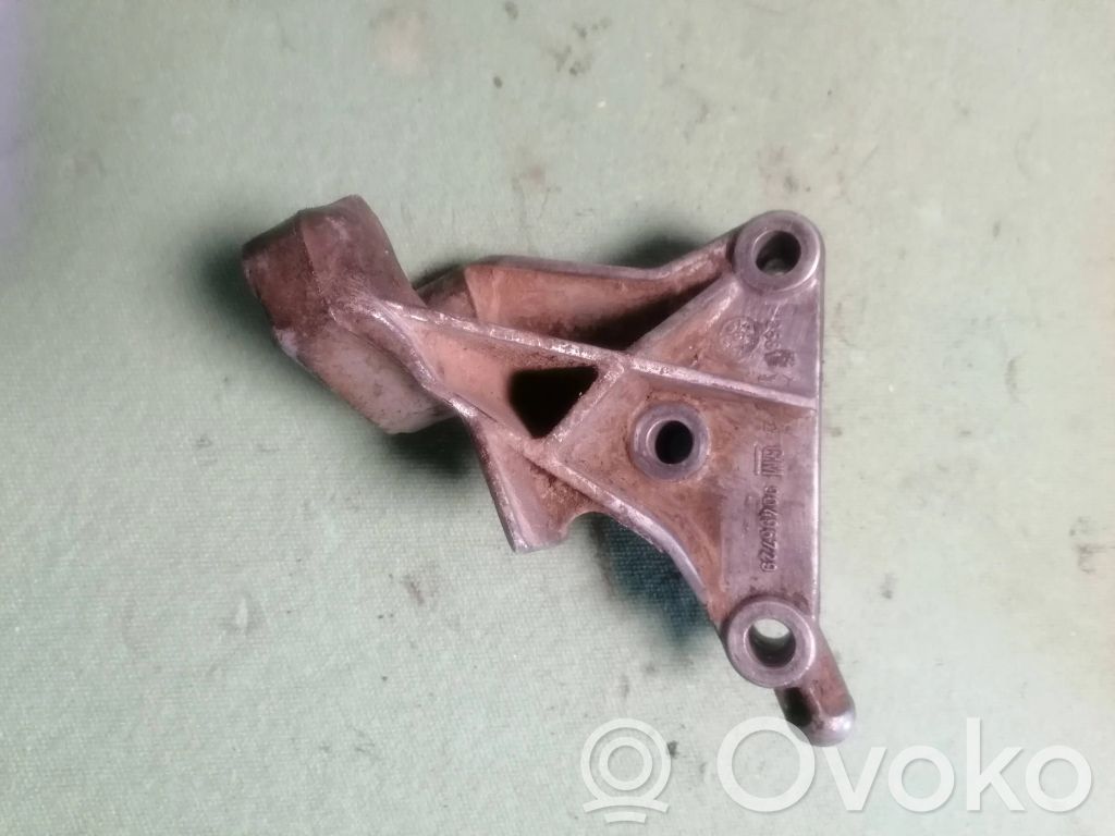 Opel Vectra B Engine mounting bracket 