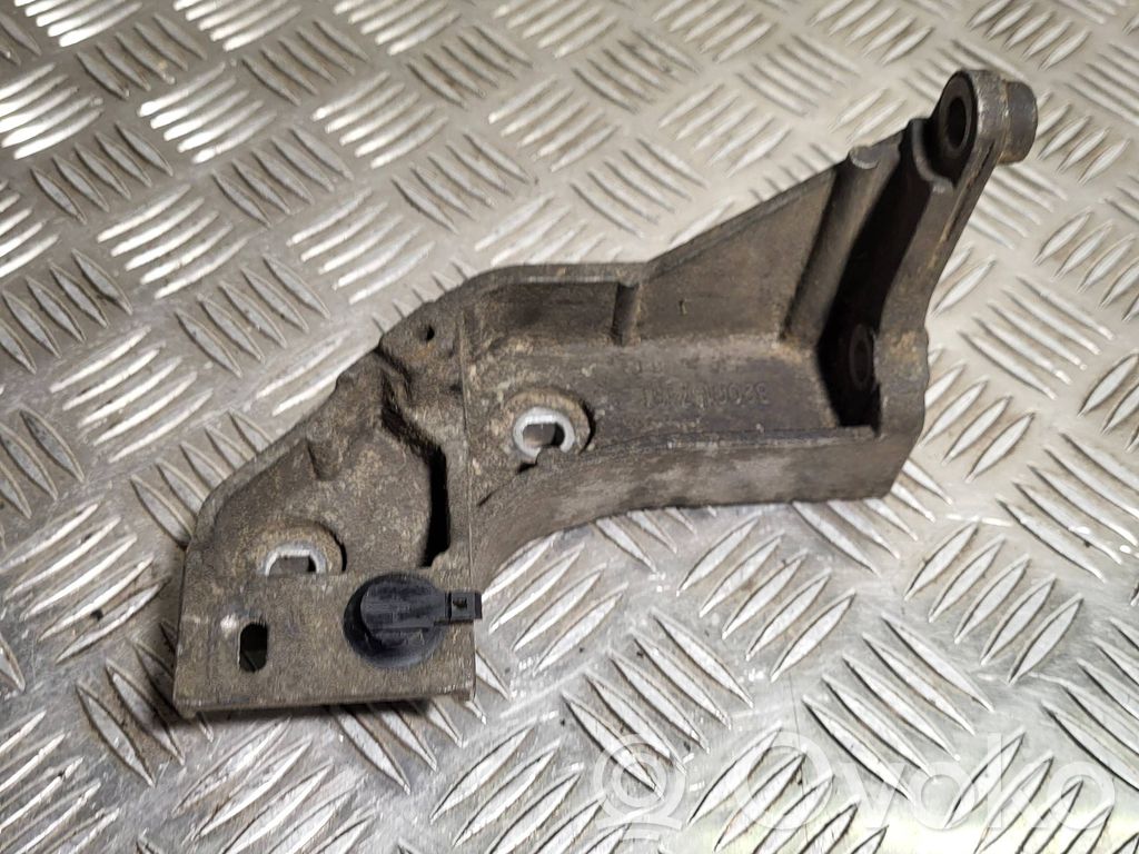 Renault Trafic II (X83) Engine mounting bracket 