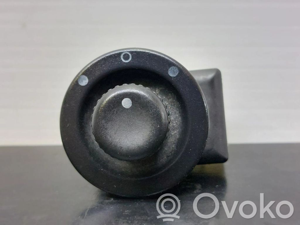 Wing mirror switch   8200002442A