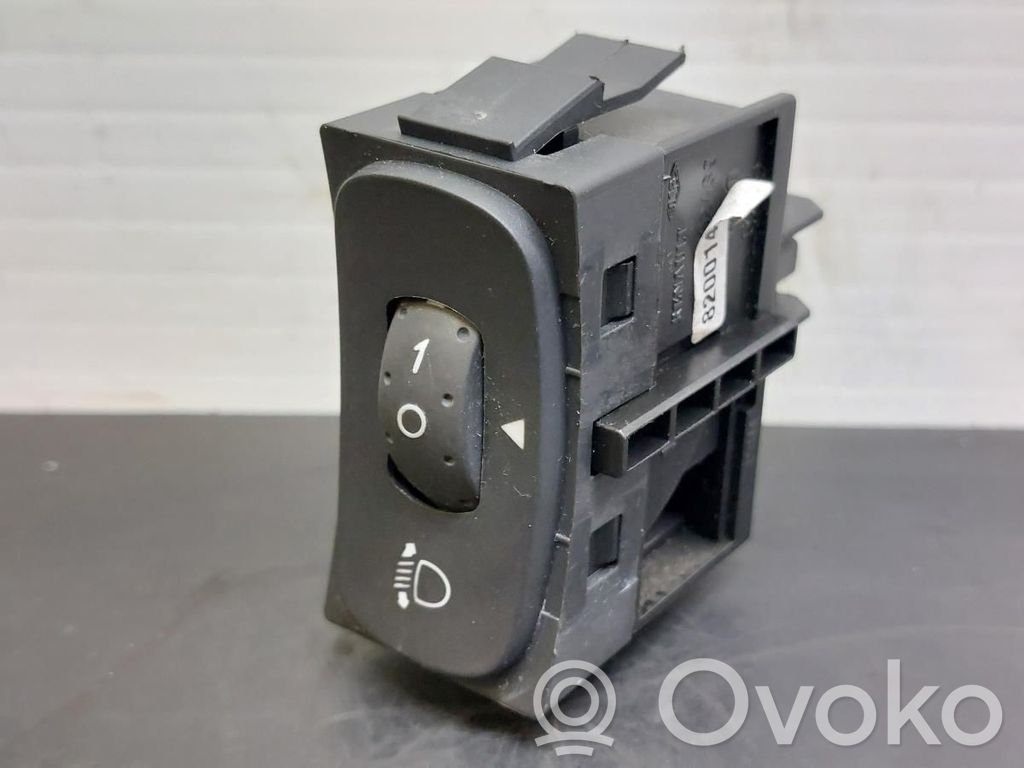 Light switch   8200147868