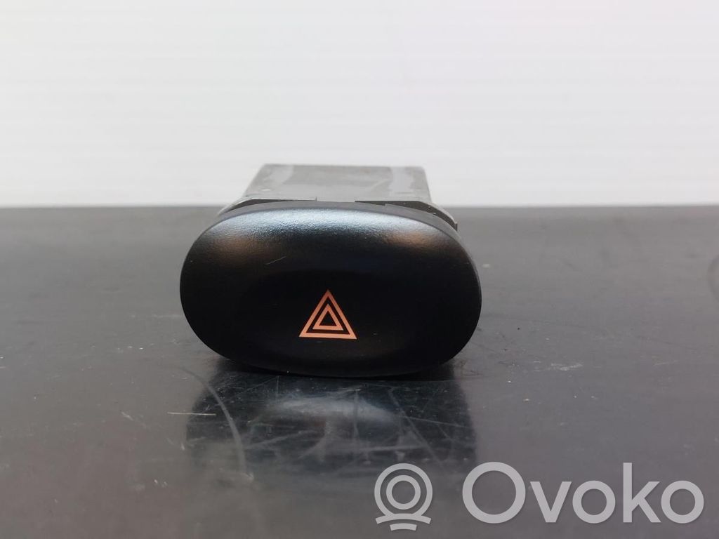 Hazard light switch   864W0140B