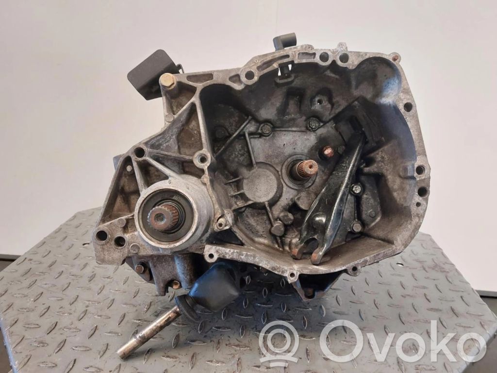 Renault Clio II Caja de cambios manual de 5 velocidades 
