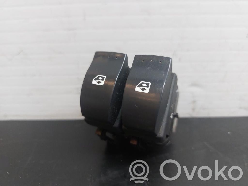 Electric window control switch   8200315033