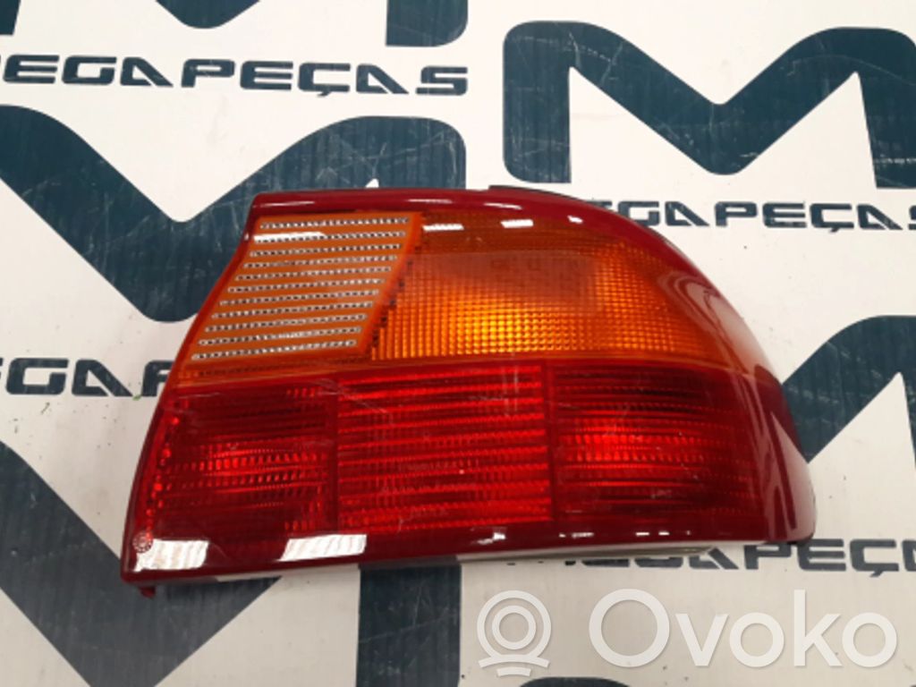 Ford Mondeo MK I Rückleuchte Heckleuchte innen 