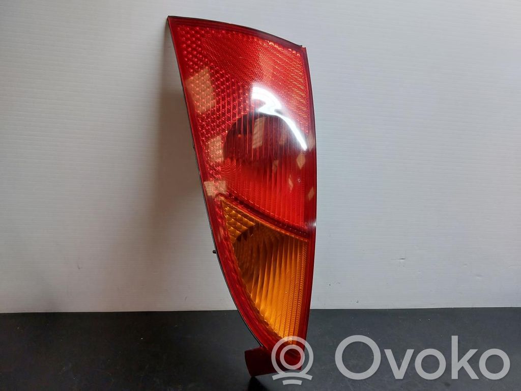 Tailgate rear/tail lights