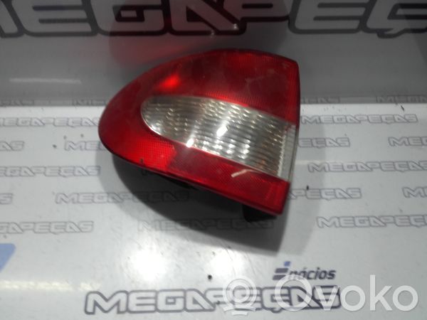 Lampy tylnej klapy bagażnika   7700428058,1MODELO