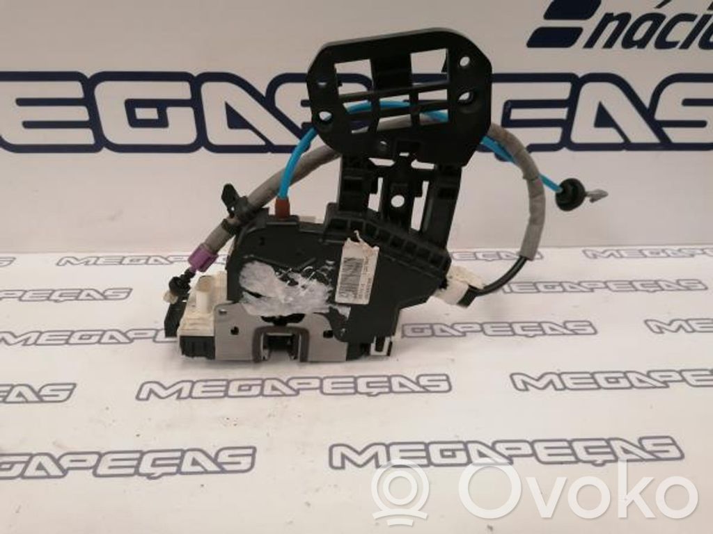 Mercedes-Benz A W176 Zamek drzwi przednich 