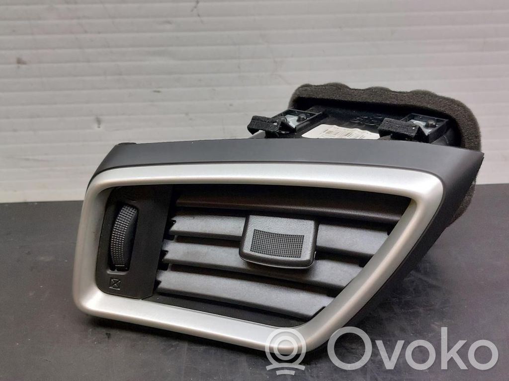 Nissan Qashqai Rejilla de ventilación central del panel 