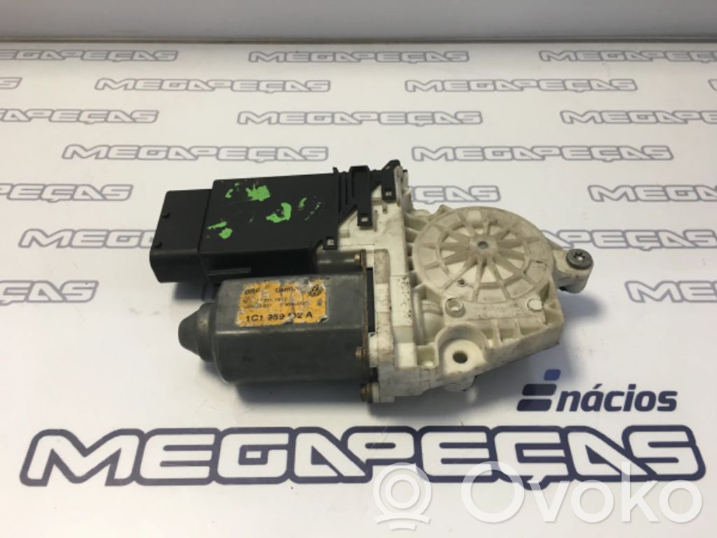 Volkswagen Golf IV Motor del regulador de la ventanilla de la puerta delantera 