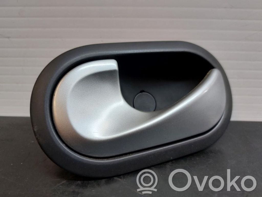 Renault Clio III Poignée inférieure de porte avant