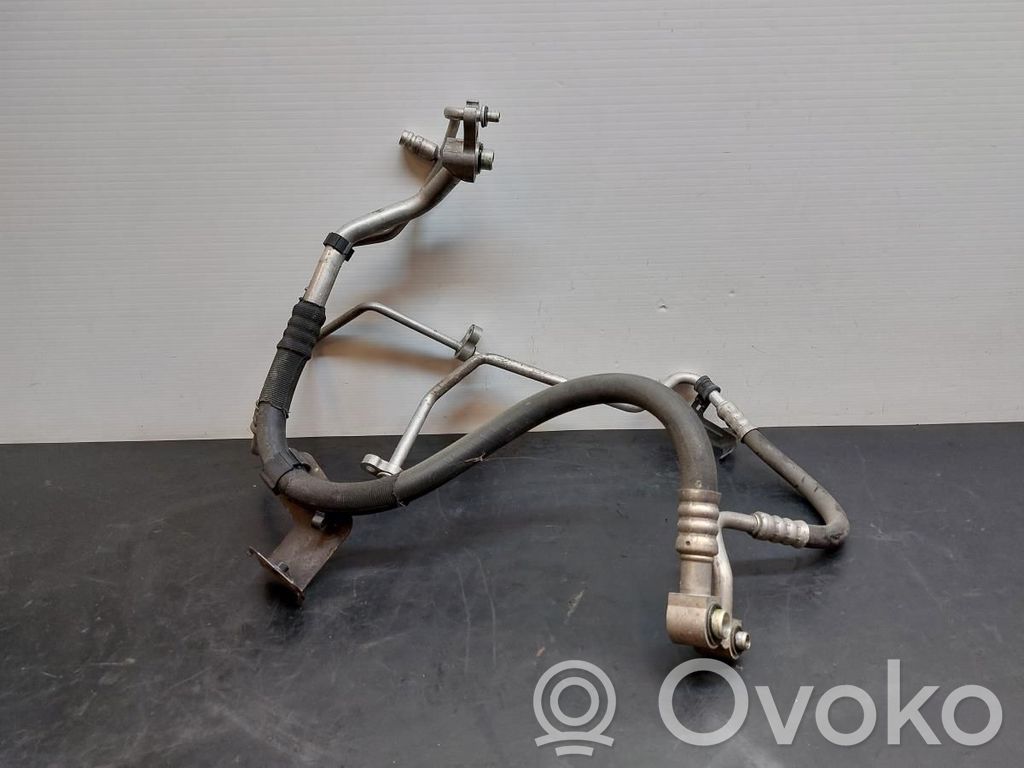 Ilmastointilaitteen putki (A/C)   12770421