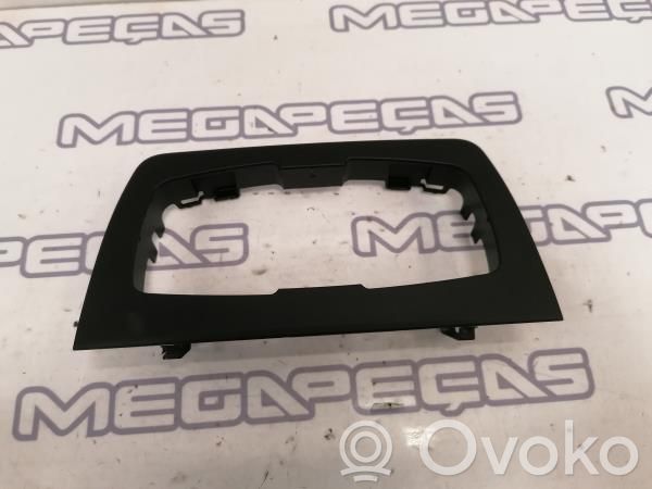 BMW 3 F30 F35 F31 Mascherina unità principale autoradio/GPS 