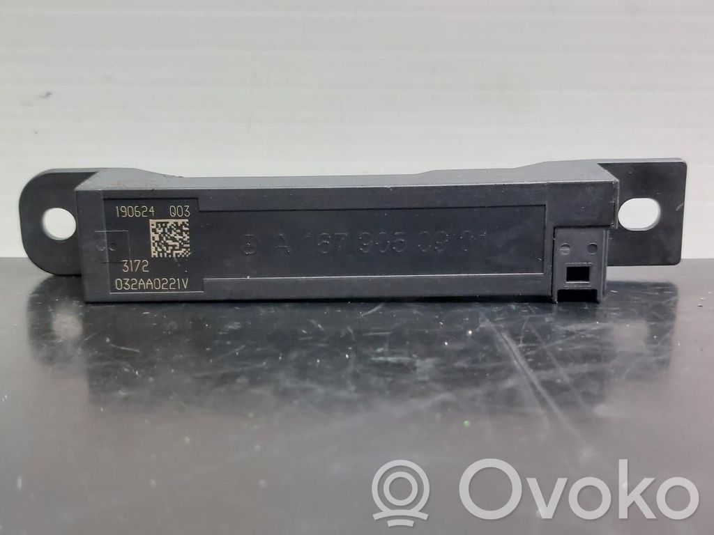Pystyantennivahvistin   A1679050901