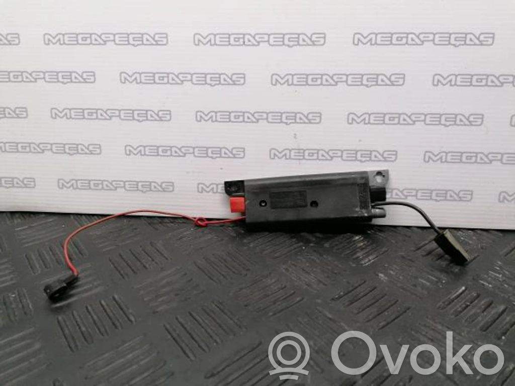 Amplificateur d'antenne   8D5035225