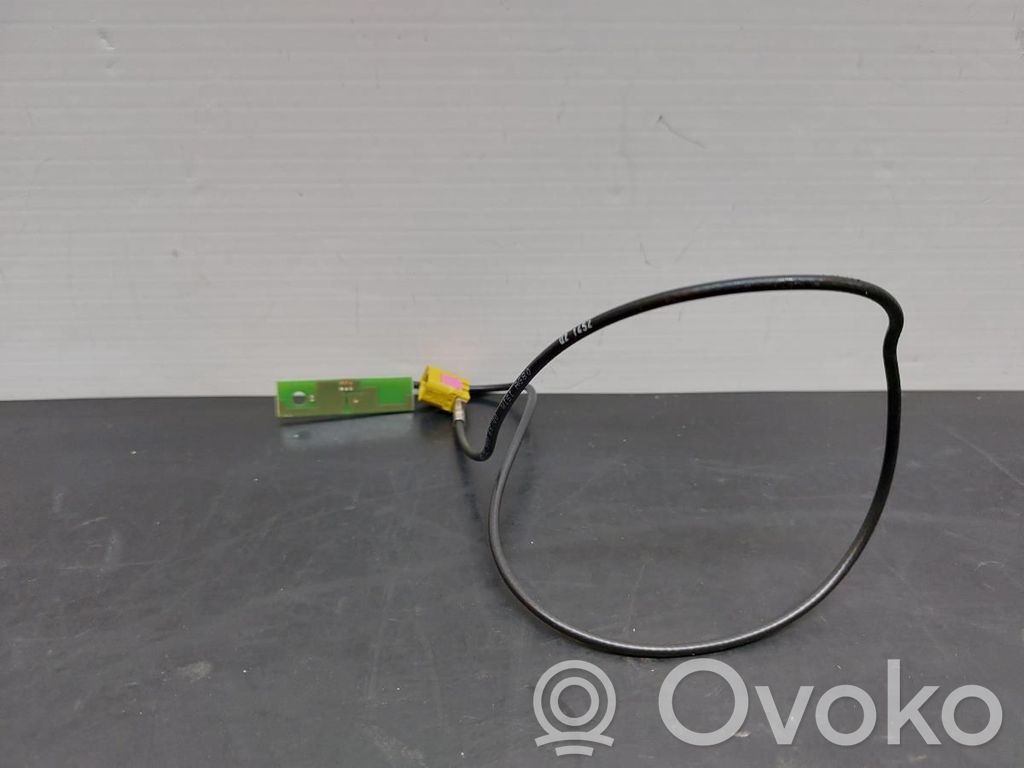 Pystyantennivahvistin   A1729056500