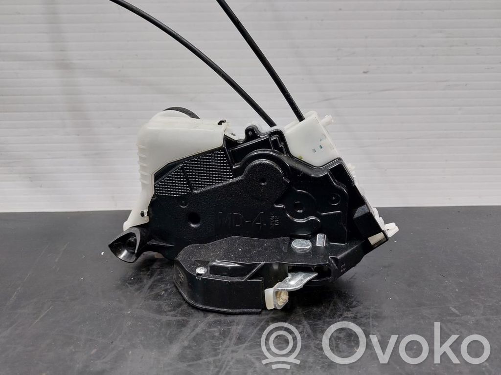 Toyota Yaris Zamek drzwi przednich 