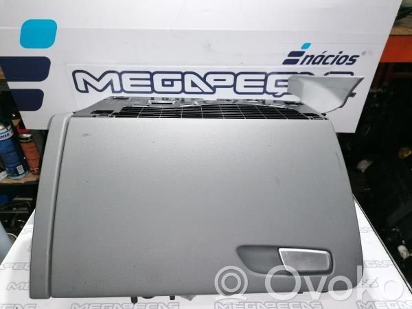 Guantera   8R1857035G