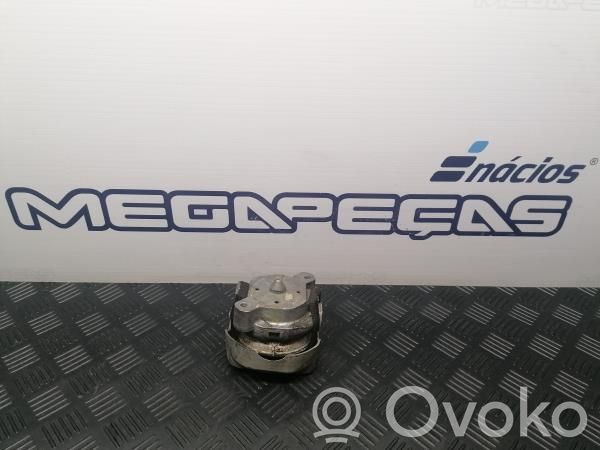 Audi R8 42 Engine mount bracket 