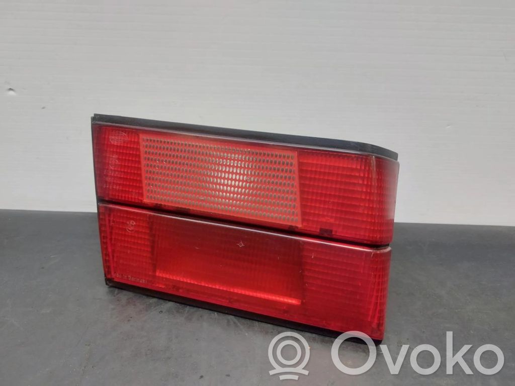 Lampy tylnej klapy bagażnika   13400100