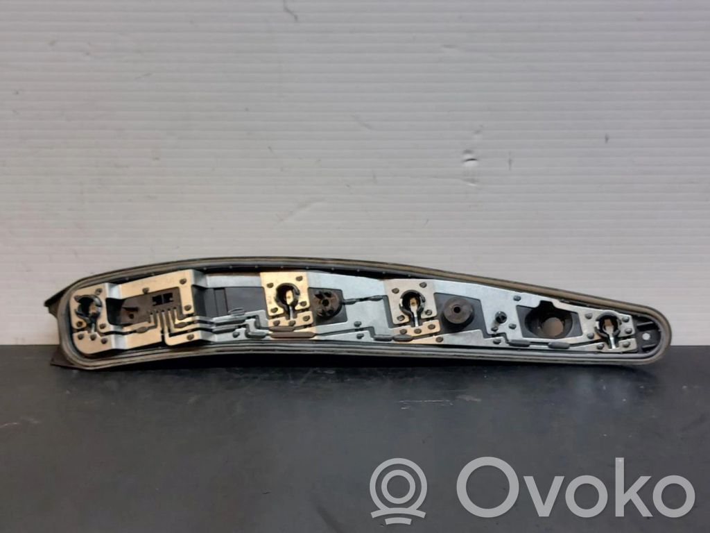 Fiat Punto (188) Cubierta del soporte de la lámpara de la luz trasera 