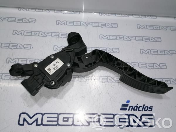 Pedal del acelerador   B9010