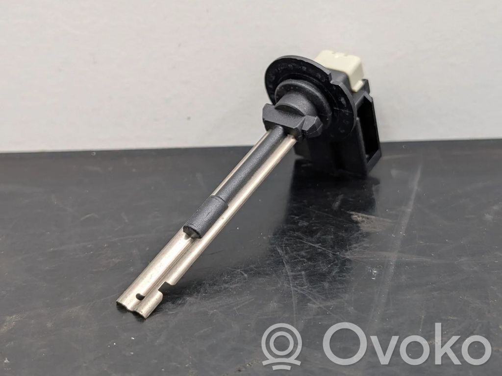 Outside/external air temperature sensor   8E0820539B,106527024